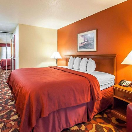 Quality Inn & Suites Kansas City I-435N Near Sports Complex المظهر الخارجي الصورة