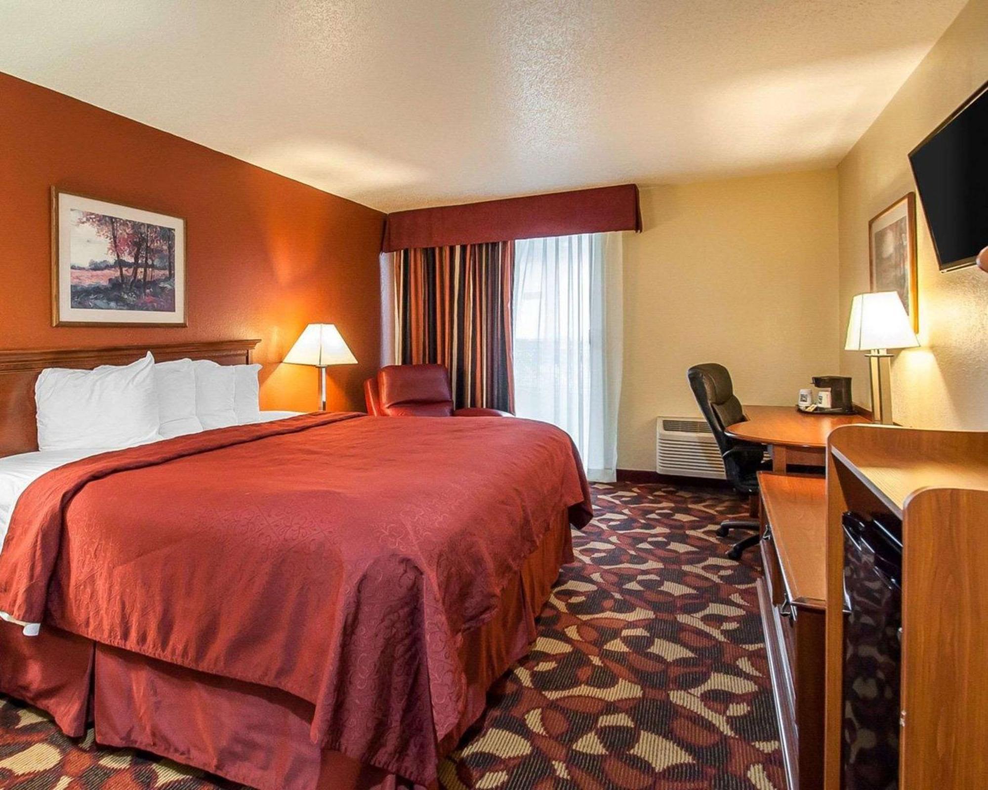 Quality Inn & Suites Kansas City I-435N Near Sports Complex المظهر الخارجي الصورة