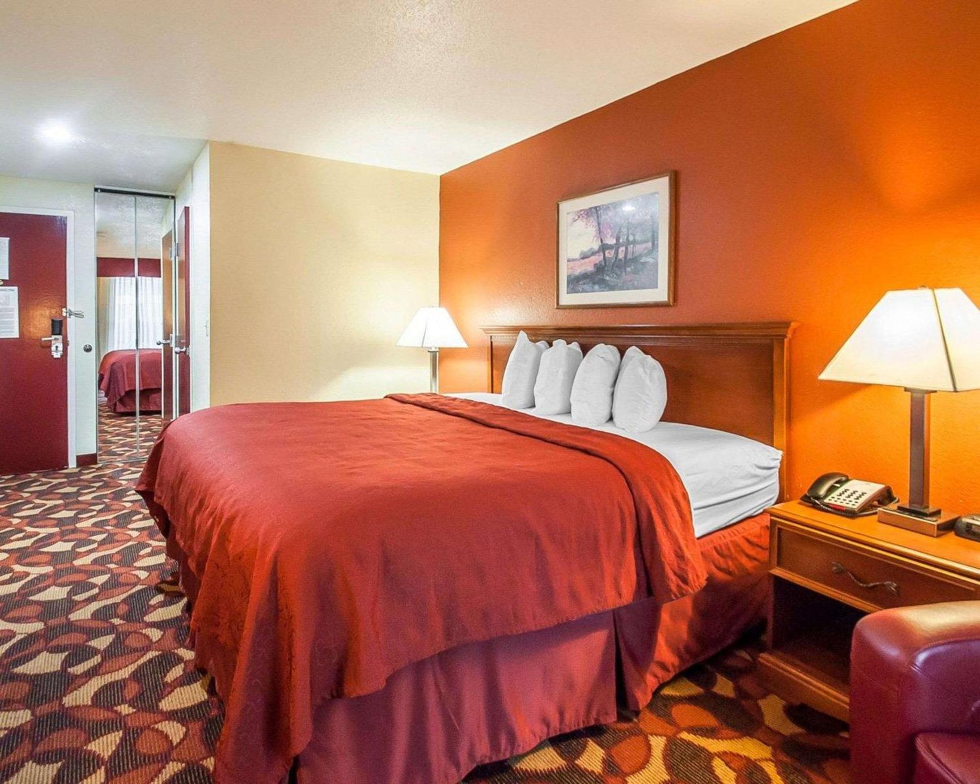 Quality Inn & Suites Kansas City I-435N Near Sports Complex المظهر الخارجي الصورة